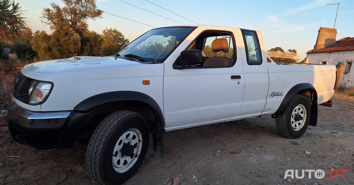 Nissan Pick Up D22 KING CAB 4X4 - 2001 - 165 032 Kms